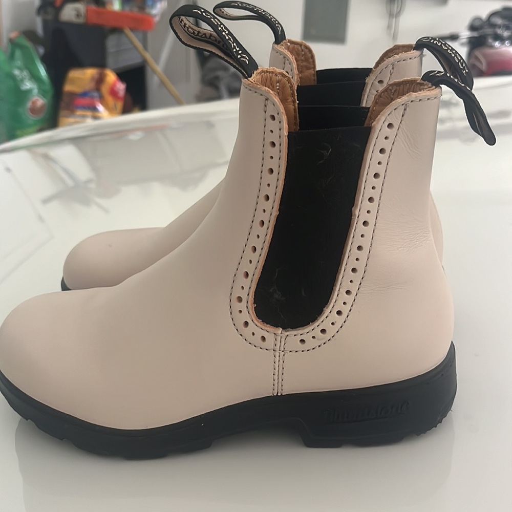 Cream high top Blundstones - Picture 6 of 7